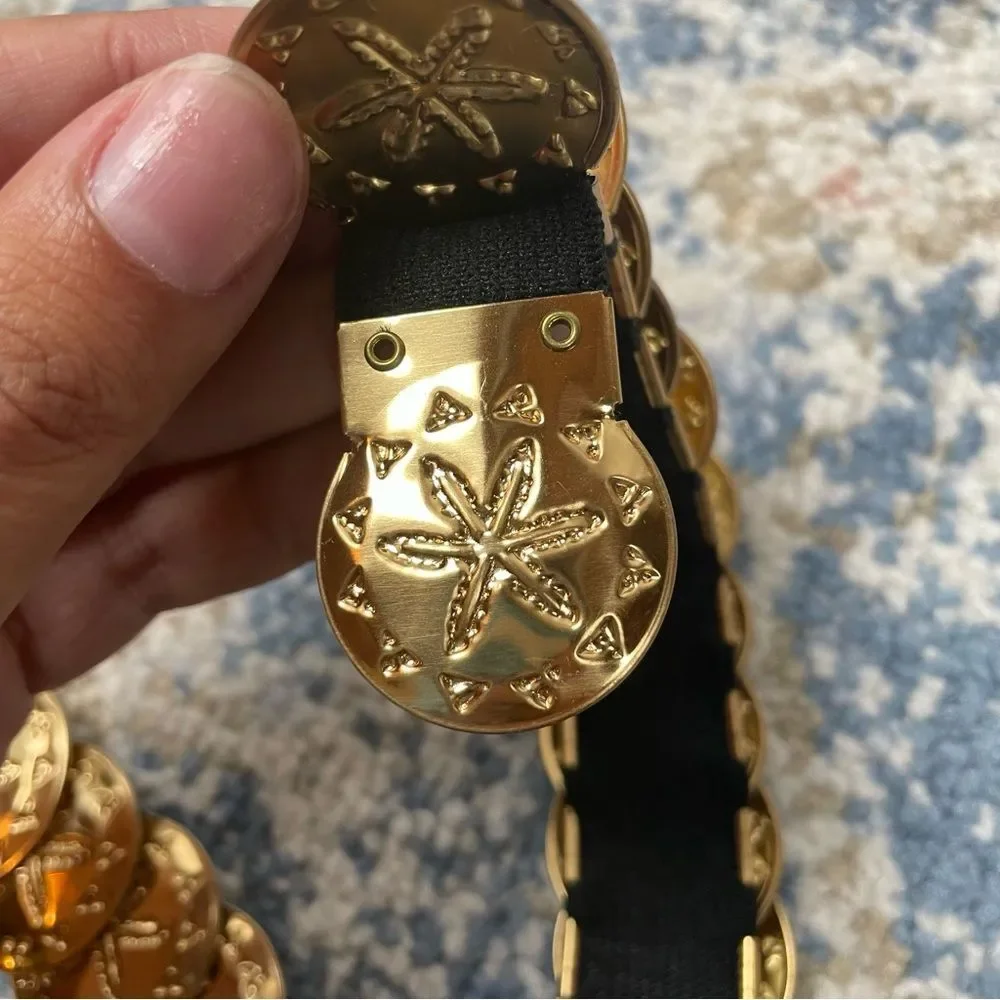 VINTAGE- Sand Dollar Gold Tone Medallion Stretchy Belt 22” Women’s